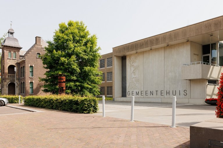 Oude raadhuis en het gemeentehuis van Bergeijk